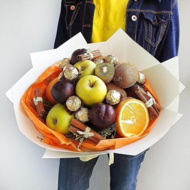 Вкусный букет из фруктов и конфет С заботой о…