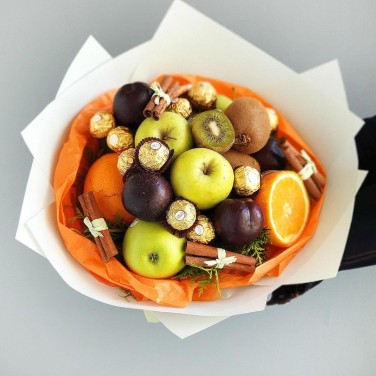 Вкусный букет из фруктов и конфет С заботой о…