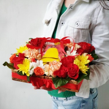 Цветочная композиция на Последний звонок