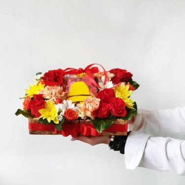 Цветочная композиция на Последний звонок