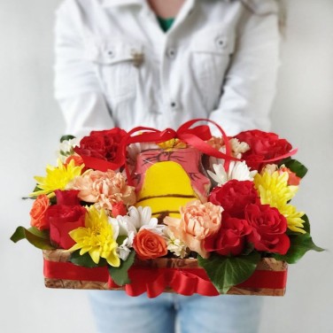 Цветочная композиция на Последний звонок