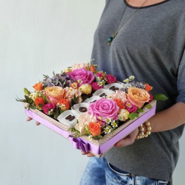 Композиция с шоколадными буквами Милой