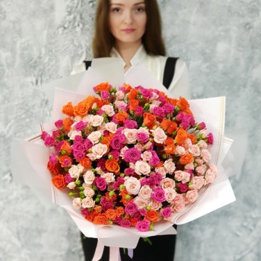 Букет из разноцветной кустовой розы Разное настроение