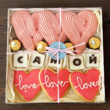 Подарочный набор из безе, конфет Ферреро Роше и печений - Самой