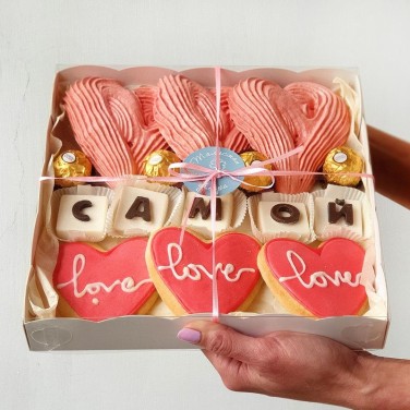 Подарочный набор из безе, конфет Ферреро Роше и печений - Самой