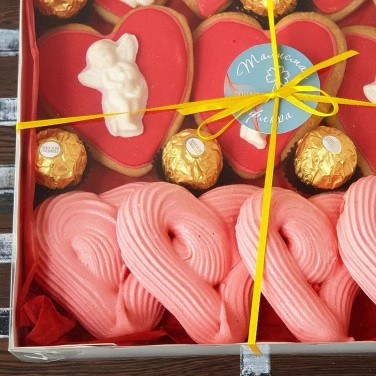 Большой подарочный набор сладостей от пекарни Хлебного Ангела