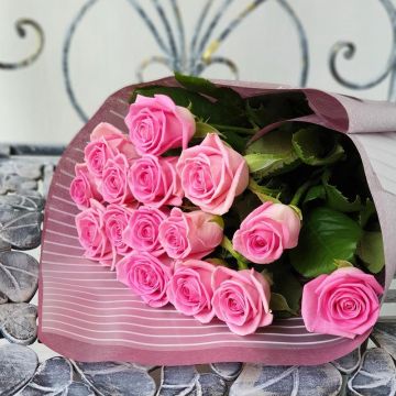 Классический букет из 15 роз