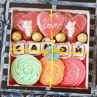 Вкусный набор из безе, конфет и печенья - Самой купить в Москве