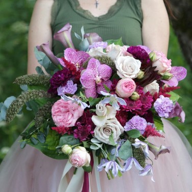 Красивый букет из роз и орхидеи. Серия Магия желаний