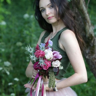 Прекрасный букет с каллами, розой и латирусом. Серия Магия желаний