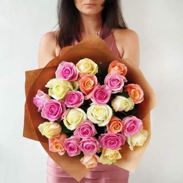 Букет из 25 разноцветных роз Признание