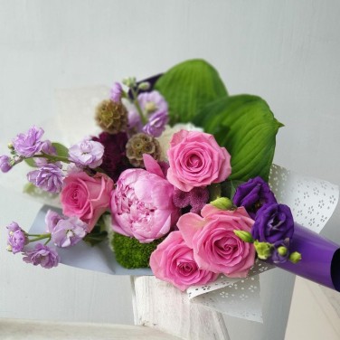 Авторский букет из пиона, роз, маттиолы Сокровище