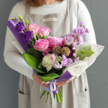 Авторский букет из пиона, роз, маттиолы Сокровище