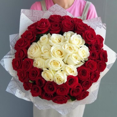 Букет из белых и красных роз Давай о чувствах