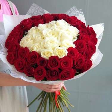 Букет из белых и красных роз Давай о чувствах