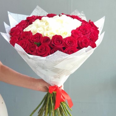Букет из белых и красных роз Давай о чувствах