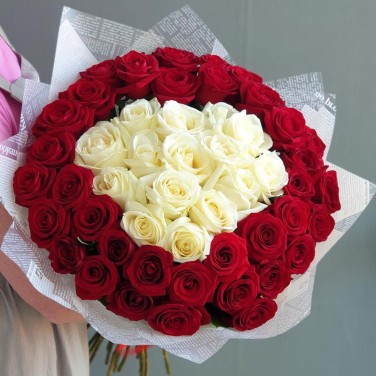 Букет из белых и красных роз Давай о чувствах