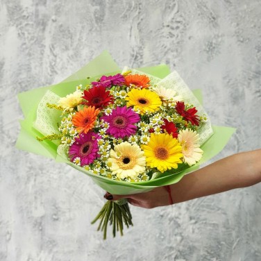 Букет из разноцветных ромашек Хорошее настроение