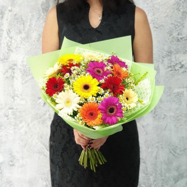 Букет из разноцветных ромашек Хорошее настроение