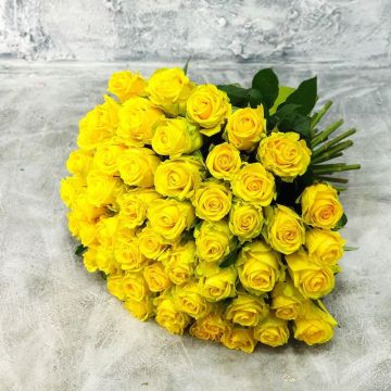 Букет из 51 желтой розы Гармония света