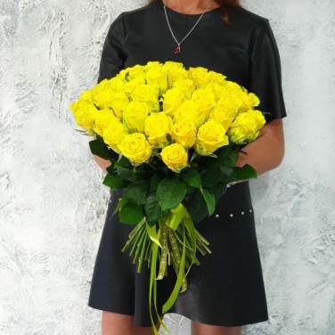 Букет из 51 желтой розы Гармония света