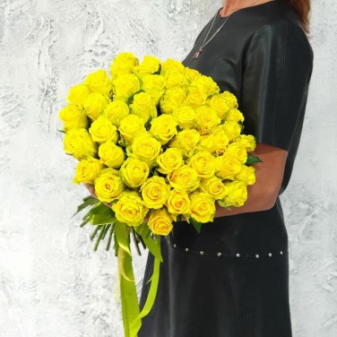 Букет из 51 желтой розы Гармония света