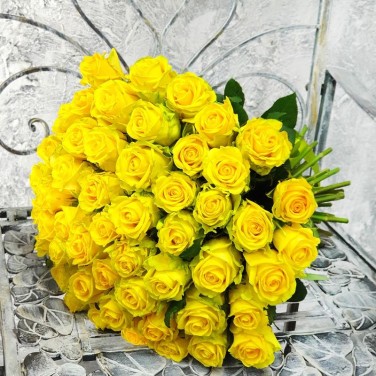 Букет из 51 желтой розы Гармония света
