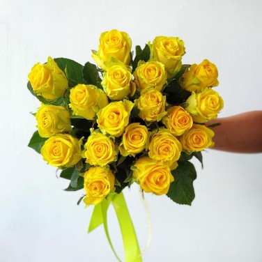 Букет из 17 желтых роз Благоразумие