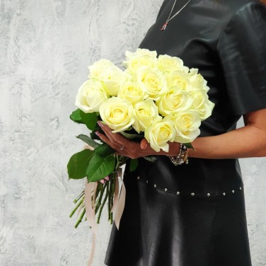 Букет из 15 белых роз Моника