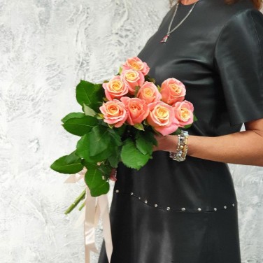 Букет из 9 коралловых роз Прикосновение