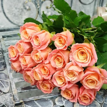 Букет из 19 коралловых роз Уверенность