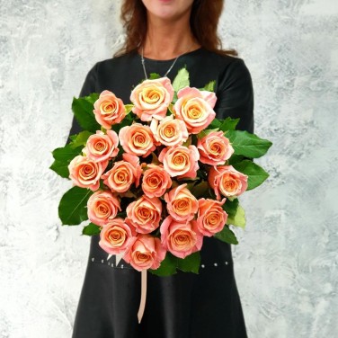 Букет из 19 коралловых роз Уверенность