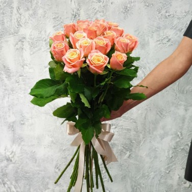 Букет из 19 коралловых роз Уверенность
