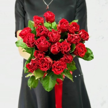 Букет из 19 алых роз Сюрприз