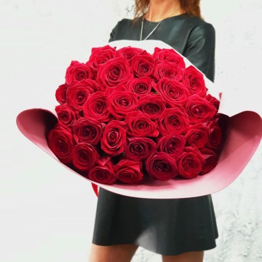 Букет из 31 красной розы Пылкость