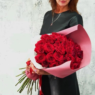 Букет из 31 красной розы Пылкость