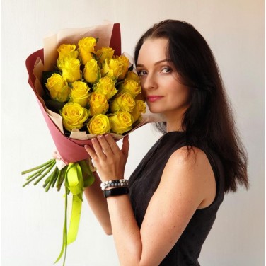 Букет из 19 желтых роз Солнечное настроение
