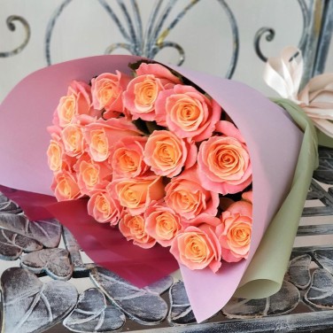 Букет из 21 розы Мисс Пигги Нежная