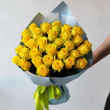 Букет из 31 желтой розы Сюрприз