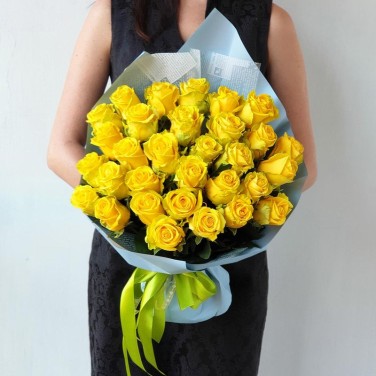 Букет из 31 желтой розы Сюрприз