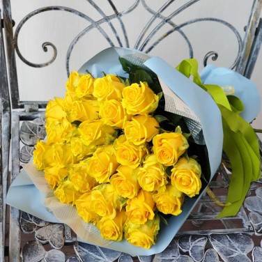 Букет из 31 желтой розы Сюрприз