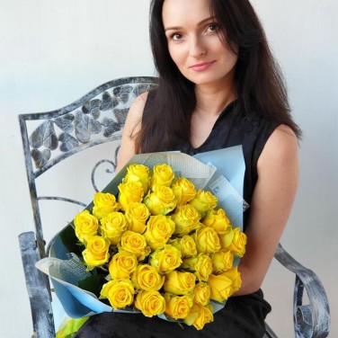 Букет из 31 желтой розы Сюрприз