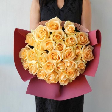 Букет из 25 кремовых роз
