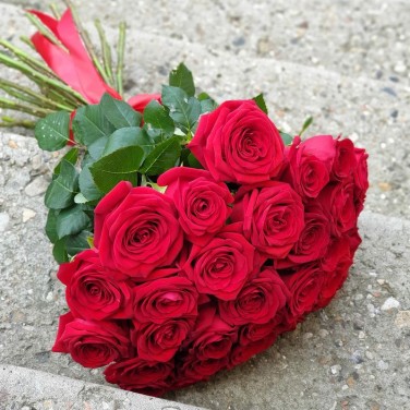 Букет из 31 красной розы