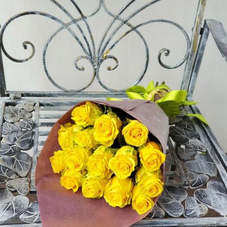 Букет из 15 желтых роз Светлые моменты