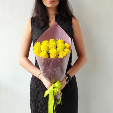 Букет из 15 желтых роз Светлые моменты