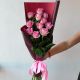 Букет из розовых роз в стильной упаковке