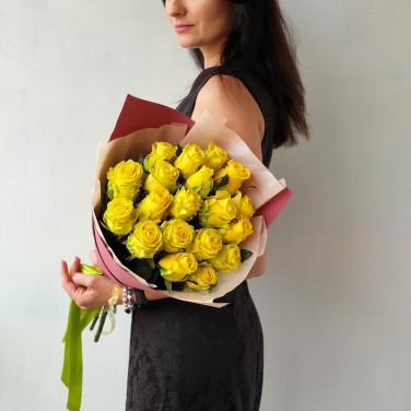 Букет из 19 желтых роз Солнечное настроение