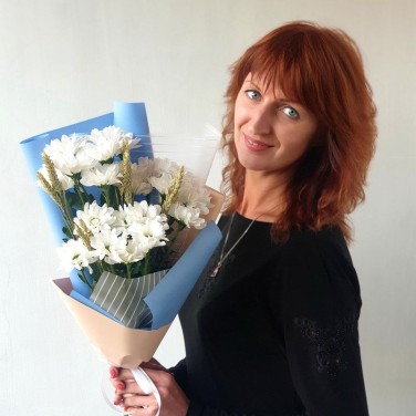 Букет из белых хризантем с пшеницей