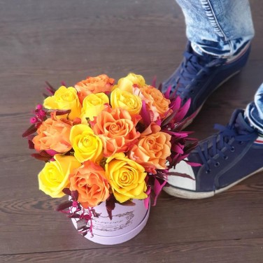 Букет из оранжевой розы в шляпной коробке